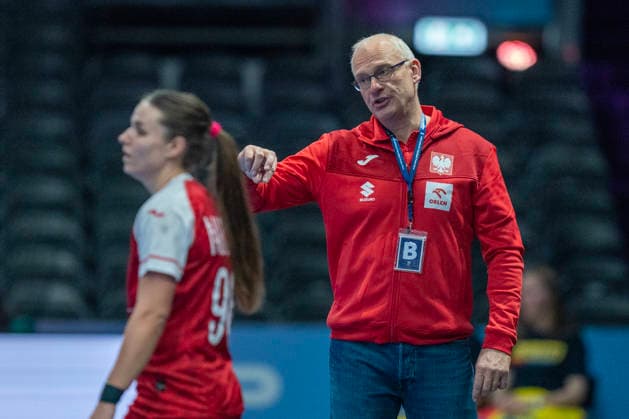 2025-12-04 Poland vs Argentina ROTTERDAM, NETHERLANDS - DECEMBER 4: coach Arne Senstad of Poland during the IHF Worldchampionship 2025 match for women, between Poland and Argentina at Ahoy on December 4, 2025 in Rotterdam, Netherlands. Rotterdam Ahoy Netherlands Content not available for redistribution in The Netherlands directly or indirectly through any third parties. Copyright: xHenkxSeppenx