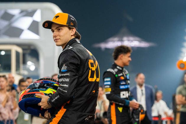Abu Dhabi Grand Prix 2025 - Previews Oscar Piastri (Aus) of McLaren Racing 81 and Lando Norris (Gbr) of McLaren Racing 4 during the McLaren Team photo shot to celebrate the end of the season on Thursday (Media day) during the Formula 1 Etihad Airways Abu Dhabi Grand Prix 2025 at the Yas Marina Circuit on December 4, 2025 . Photo by Photo by Antoine Lapeyre ABACAPRESS.COM Abu Dhabi United Arab Emirates  Copyright: xLapeyrexAntoine ABACAx
