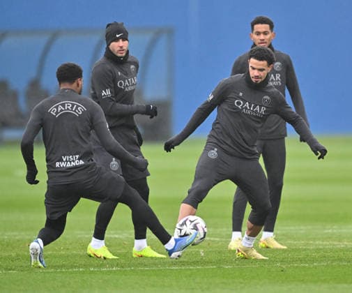 Paris Saint-Germain media day at the PSG Campus POISSY, FRANCE - DECEMBER 04: Player of Paris Saint-Germain Warren Zaire-Emery (R) in action during a training session on media day at the PSG Campus in Poissy, west of Paris, France on December 04, 2025. Mustafa Yalcin Anadolu Poissy France. Editorial use only. Please get in touch for any other usage.  Copyright: x2025xAnadoluxMustafaxYalcinx