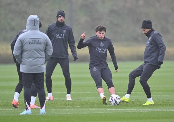 Paris Saint-Germain media day at the PSG Campus POISSY, FRANCE - DECEMBER 04: Players of Paris Saint-Germain Joao Neves (C), Marquinhos (R) and Fabian Ruiz (L) in action during a training session on media day at the PSG Campus in Poissy, west of Paris, France on December 04, 2025. Mustafa Yalcin Anadolu Poissy France. Editorial use only. Please get in touch for any other usage.  Copyright: x2025xAnadoluxMustafaxYalcinx