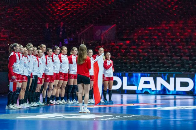 2025-12-04 Poland vs Argentina ROTTERDAM, NETHERLANDS - DECEMBER 4: team Poland during the IHF Worldchampionship 2025 match for women, between Poland and Argentina at Ahoy on December 4, 2025 in Rotterdam, Netherlands. Rotterdam Ahoy Netherlands Content not available for redistribution in The Netherlands directly or indirectly through any third parties. Copyright: xHenkxSeppenx