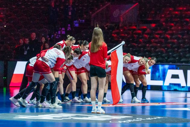 2025-12-04 Poland vs Argentina ROTTERDAM, NETHERLANDS - DECEMBER 4: team Poland during the IHF Worldchampionship 2025 match for women, between Poland and Argentina at Ahoy on December 4, 2025 in Rotterdam, Netherlands. Rotterdam Ahoy Netherlands Content not available for redistribution in The Netherlands directly or indirectly through any third parties. Copyright: xHenkxSeppenx