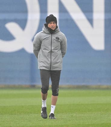 Paris Saint-Germain media day at the PSG Campus POISSY, FRANCE - DECEMBER 04: Head coach of Paris Saint-Germain (PSG) Luis Enrique walks during a training session on media day at the PSG Campus in Poissy, west of Paris, France on December 04, 2025. Mustafa Yalcin Anadolu Poissy France. Editorial use only. Please get in touch for any other usage.  Copyright: x2025xAnadoluxMustafaxYalcinx