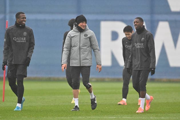 Paris Saint-Germain media day at the PSG Campus POISSY, FRANCE - DECEMBER 04: Head coach of PSG Luis Enrique (C), Ousmane Dembele (R) and Willian Pacho (L) smile during a training session on media day at the PSG Campus in Poissy, west of Paris, France on December 04, 2025. Mustafa Yalcin Anadolu Poissy France. Editorial use only. Please get in touch for any other usage.  Copyright: x2025xAnadoluxMustafaxYalcinx