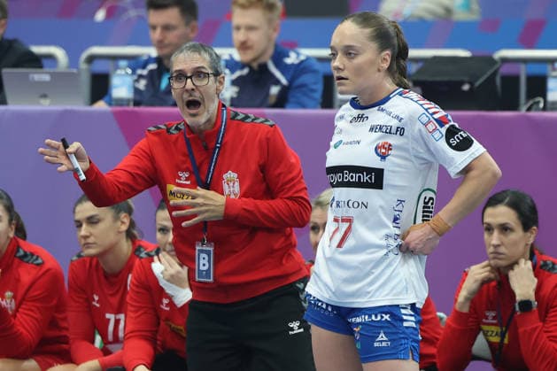 GER, Dortmund, 27th WommenÂ s World Championship 2025, Main Round Main Round, Group Group II 2 Round Round Serbia Serbia SRB vs Faroe Islands Faroe Islands FRO 04 12 2025, Westfalenhalle, Dortmund, GER, Dortmund, 27th WommenÂ s World Championship 2025, Main Round Main Round, Group Group II 2 Round Round Serbia Serbia SRB vs Faroe Islands Faroe Islands FRO , in the picture Jose Ignacio Prades Pons Coach SRB , gets very upset, gestures, facial expressions, emotions, dissatisfied disappointed dejected, nordphotoxGmbHx xMeuter nph00351