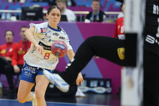 GER, Dortmund, 27th Wommens World Championship 2025, Main Round, Group II 2 Round Round Serbia Serbia SRB vs Faroe Islands FRO 04 12 2025, Westfalenhalle, Dortmund, GER, Dortmund, 27th Wommens World Championship 2025, Main Round, Group II 2 Round Round Serbia Serbia SRB vs Faroe Islands FRO , in the picture Rannva OLSEN FRO 8 , with a goal throw nordphotoxGmbHx xMeuter nph00351