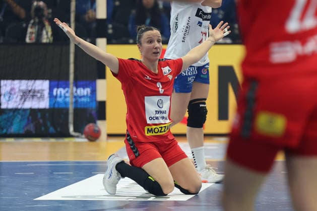 GER, Dortmund, 27th Wommens World Championship 2025, Main Round, Group II 2 Round Round Serbia Serbia SRB vs Faroe Islands FRO 04 12 2025, Westfalenhalle, Dortmund, GER, Dortmund, 27th Wommens World Championship 2025, Main Round, Group II 2 Round Round Serbia Serbia SRB vs Faroe Islands FRO , in the picture Katarina Krpez Slezak SRB 3 , is annoyed asking questions nordphotoxGmbHx xMeuter nph00351