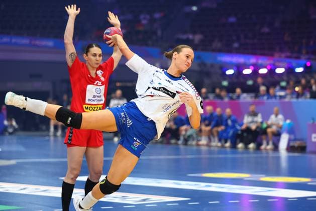 Torwurf von Pernille Brandenborg (Färöer-Inseln) Färöer-Inseln vs Serbien, Handball, Frauen-Weltmeisterschaft, 04.12.2025 Färöer-Inseln vs Serbien, Handball, Frauen-Weltmeisterschaft, 04.12.2025 Dortmund Copyright: xEibner-Pressefotox EP_RWS