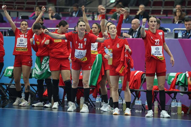 GER, Dortmund, 27th Wommens World Championship 2025, Main Round, Group II 2 Round Round Serbia Serbia SRB vs Faroe Islands Faroe Islands FRO 04 12 2025, Westfalenhalle, Dortmund, GER, Dortmund, 27th Wommens World Championship 2025, Main Round, Group II 2 Round Round Serbia Serbia SRB vs Faroe Islands Faroe Islands FRO , in the picture the Serbian bench is happy nordphotoxGmbHx xMeuter nph00351