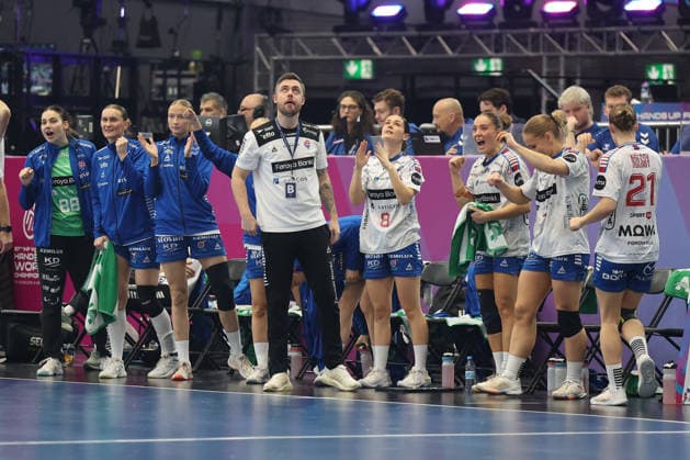 GER, Dortmund, 27th WommenÂ s World Championship 2025, Main Round, Group II 2 Round Round Serbia Serbia SRB vs Faroe Islands Faroe Islands FRO 04 12 2025, Westfalenhalle, Dortmund, GER, Dortmund, 27th WommenÂ s World Championship 2025, Main Round, Group II 2 Round Round Serbia Serbia SRB vs Faroe Islands Faroe Islands FRO , in the picture the Faroese bank is happy nordphotoxGmbHx xMeuter nph00351
