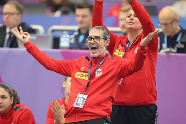 GER, Dortmund, 27th Wommens World Championship 2025, Main Round, Group II 2 Round Round Serbia Serbia SRB vs Faroe Islands FRO 04 12 2025, Westfalenhalle, Dortmund, GER, Dortmund, 27th Wommens World Championship 2025, Main Round, Group II 2 Round Round Serbia Serbia SRB vs Faroe Islands FRO , in the picture Jose Ignacio Prades Pons Coach SRB , is very angry nordphotoxGmbHx xMeuter nph00351