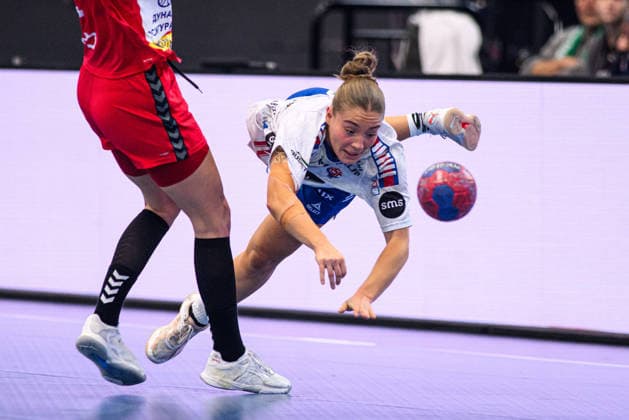 DORTMUND, GERMANY - 4 DECEMBER, 2025: Suna Krossteig Hansen - Women s Handball World Championship, WM, Weltmeisterschaft 2025 Serbia vs Faroe Islands at Westfallenhalle.  Copyright: xVitaliixKliuievx