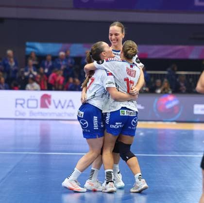 Jana Mittun Faroe Islands , Pernille Brandenborg Faroe Islands and Suna Hansen Faroe Islands, from left celebrate the draw against Serbia Faroe Islands vs Serbia, Handball, Womens World Championship, 04 12 2025 Faroe Islands vs Serbia, Handball, Womens World Championship, 04 12 2025 Dortmund Copyright: xEibner-Pressefotox EP_RWS