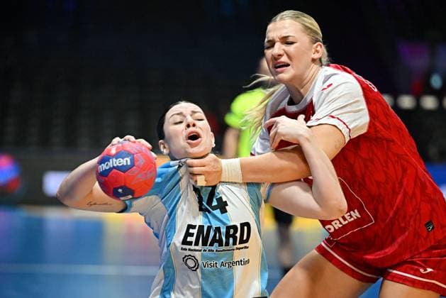 2025.12.04 Rotterdam pilka reczna kobiet Mistrzostwa Swiata Argentyna - Polska N z Carolina Bono Foto Lukasz Laskowski PressFocus 2025.12.04 Rotterdam IHF WomenÕs Handball World Championship, WM, Weltmeisterschaft Argentina v Poland Carolina Bono Credit: Lukasz Laskowski PressFocus NEWSPIX.PL --- newspix.pl 