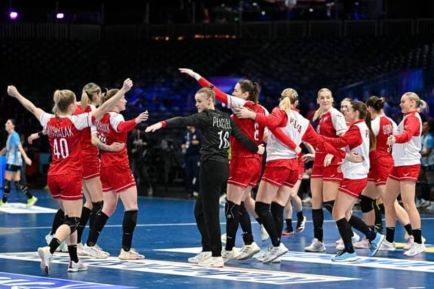2025.12.04 Rotterdam pilka reczna kobiet Mistrzostwa Swiata Argentyna - Polska N z radosc emocje druzyna Adrianna Placzek Foto Lukasz Laskowski PressFocus 2025.12.04 Rotterdam IHF WomenÕs Handball World Championship, WM, Weltmeisterschaft Argentina v Poland radosc emocje druzyna Adrianna Placzek Credit: Lukasz Laskowski PressFocus NEWSPIX.PL --- newspix.pl 