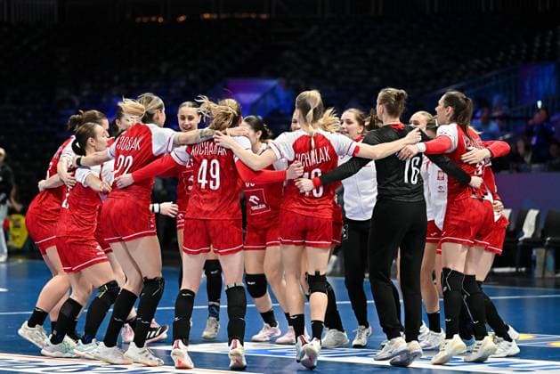 2025.12.04 Rotterdam pilka reczna kobiet Mistrzostwa Swiata Argentyna - Polska N z radosc emocje druzyna Adrianna Placzek Foto Lukasz Laskowski PressFocus 2025.12.04 Rotterdam IHF WomenÕs Handball World Championship, WM, Weltmeisterschaft Argentina v Poland radosc emocje druzyna Adrianna Placzek Credit: Lukasz Laskowski PressFocus NEWSPIX.PL --- newspix.pl 