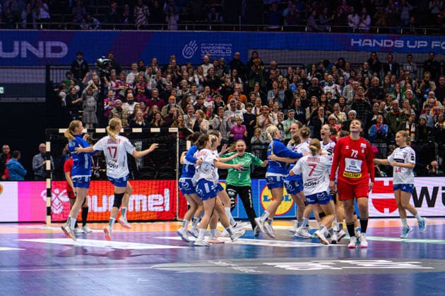 DORTMUND, GERMANY - 4 DECEMBER, 2025: Celebrations - Women s Handball World Championship, WM, Weltmeisterschaft 2025 Serbia vs Faroe Islands at Westfallenhalle.  Copyright: xVitaliixKliuievx