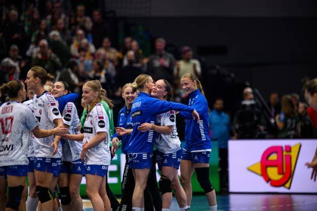 DORTMUND, GERMANY - 4 DECEMBER, 2025: celebrations - Women s Handball World Championship, WM, Weltmeisterschaft 2025 Serbia vs Faroe Islands at Westfallenhalle.  Copyright: xVitaliixKliuievx