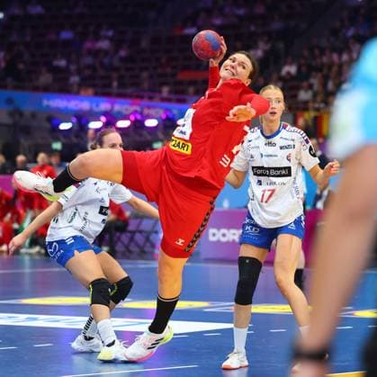 Goal throw by Dragana Cvijic Serbia Faroe Islands vs Serbia, Handball, Womens World Championship, 04 12 2025 Faroe Islands vs Serbia, Handball, Womens World Championship, 04 12 2025 Dortmund Copyright: xEibner-Pressefotox EP_RWS