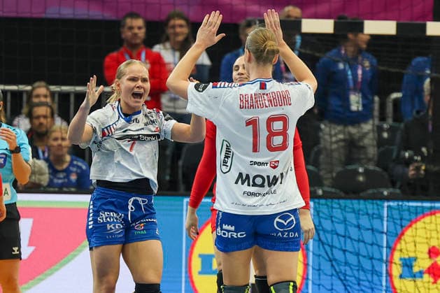 GER, Dortmund, 27th Wommens World Championship 2025, Main Round Main Round, Group Group II 2 Round Round Serbia Serbia Serbia SRB vs Faroe Islands Faroe Islands FRO 04 12 2025, Westfalenhalle, Dortmund, GER, Dortmund, 27th Wommen s World Championship 2025, Main Round Main Round, Group Group II 2 Round Round Serbia Serbia SRB vs Faroe Islands Faroe Islands FRO , in the picture goal celebration jubilation jubilation run, Bjarta JOHANSEN FRO 7 , Pernille BRANDENBORG FRO 18 , nordphotoxGmbHx xMeuter nph00351