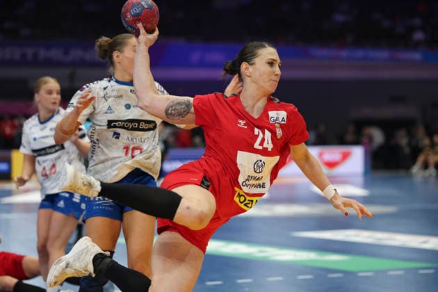 GER, Dortmund, 27th Wommens World Championship 2025, Main Round, Group II 2 Round Round Serbia Serbia SRB vs Faroe Islands FRO 04 12 2025, Westfalenhalle, Dortmund, GER, Dortmund, 27th Wommens World Championship 2025, Main Round, Group II 2 Round Round Serbia Serbia SRB vs Faroe Islands FRO , pictured Jovana Skrobić SRB 24 , with a throw on goal nordphotoxGmbHx xMeuter nph00351