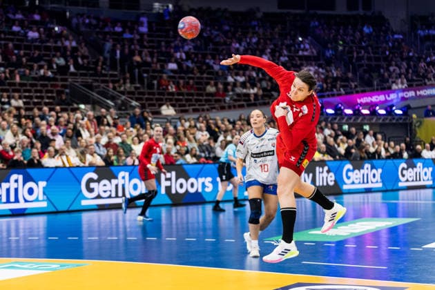 DORTMUND, GERMANY - DECEMBER 4: Dragana Cvijic (Serbia, 72) with the ball, tries to score during the 27th IHF Women’s World Handball Championship match between Serbia vs. Faroe Islands at Westfalenhalle on matchday 3 of the main round of the 27th IHF Women’s World Handball Championship on December 4, 2025 in Dortmund, Germany. North Rhine Westphalia Germany Copyright: xBEAUTIFULxSPORTS Wunderlx