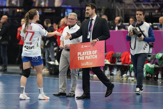 GER, Dortmund, 27th Wommens World Championship 2025, Main Round, Group II 2 Round Round Serbia Serbia SRB vs Faroe Islands FRO 04 12 2025, Westfalenhalle, Dortmund, GER, Dortmund, 27th Wommens World Championship 2025, Main Round, Group II 2 Round Round Serbia Serbia SRB vs Faroe Islands FRO , in the picture Player of the Match Jana MITTÃöN FRO 77 , nordphotoxGmbHx xMeuter nph00351