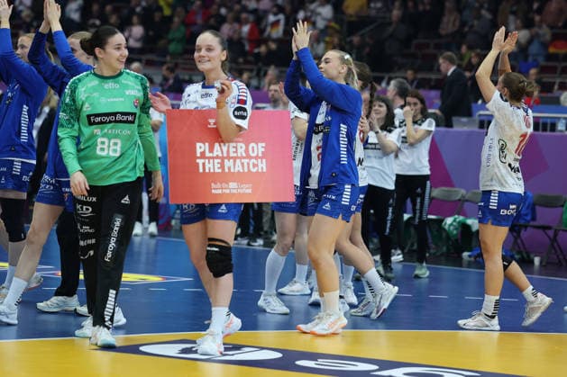 GER, Dortmund, 27th Wommens World Championship 2025, Main Round, Group II 2 Round Round Serbia Serbia SRB vs Faroe Islands FRO 04 12 2025, Westfalenhalle, Dortmund, GER, Dortmund, 27th Wommens World Championship 2025, Main Round, Group II 2 Round Round Serbia Serbia SRB vs Faroe Islands FRO , in the picture Player of the Match Jana MITTÃöN FRO 77 , nordphotoxGmbHx xMeuter nph00351