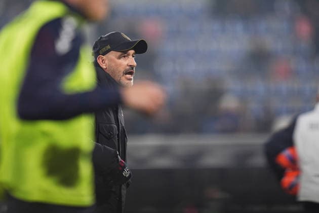 Bologna s head coach Vincenzo Italiano shouts instructions to his players during Bologna warm up during the round of 16 Frecciarossa Italian Cup 2025 2026 soccer match between Bologna and Parma at Renato Dall™Ara Stadium in Bologna, North Italy, Thursday, December 4, 2025. Soccer  Copyright: xMassimoxPaolone LaPressex