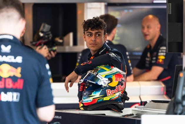Formula 1 Etihad Airways Abu Dhabi Grand Prix 2025 Alexis Perrin OVERTAKE MAXPPP - Abu Dhabi 04 12 2025 36 LINDBLAD Arvid (gbr), Visa Cash App RB, portrait at the Formula 1 Etihad Airways Abu Dhabi Grand Prix 2025, the 24th round of the 2025 FIA Formula 1 World Championship, WM, Weltmeisterschaft at Yas Marina Circuit in Abu Dhabi, United Arab Emirates, from 4 to 7 December 2025 Abu Dhabi Yas Marina Circuit United Arab Emirates  Copyright: xOVERTAKE MAXPPPxAlexisxPerrinx OVT202512042099 OVT202512042099