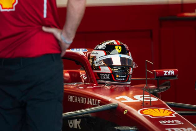 Formula 1 Etihad Airways Abu Dhabi Grand Prix 2025 Alexis Perrin OVERTAKE MAXPPP - Abu Dhabi 04 12 2025 16 LECLERC Charles (mon), Scuderia Ferrari HP, new helmet for Abu dhabi at the Formula 1 Etihad Airways Abu Dhabi Grand Prix 2025, the 24th round of the 2025 FIA Formula 1 World Championship, WM, Weltmeisterschaft at Yas Marina Circuit in Abu Dhabi, United Arab Emirates, from 4 to 7 December 2025 Abu Dhabi Yas Marina Circuit United Arab Emirates  Copyright: xOVERTAKE MAXPPPxAlexisxPerrinx OVT202512042102 OVT202512042102