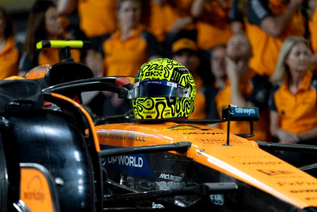 Formula 1 Etihad Airways Abu Dhabi Grand Prix 2025 Alexis Perrin OVERTAKE MAXPPP - Abu Dhabi 04 12 2025 04 NORRIS Lando (gbr), McLaren F1 Team, portrait Team picture McLaren F1 Team at the Formula 1 Etihad Airways Abu Dhabi Grand Prix 2025, the 24th round of the 2025 FIA Formula 1 World Championship, WM, Weltmeisterschaft at Yas Marina Circuit in Abu Dhabi, United Arab Emirates, from 4 to 7 December 2025 Abu Dhabi Yas Marina Circuit United Arab Emirates  Copyright: xOVERTAKE MAXPPPxAlexisxPerrinx OVT202512042114 OVT202512042114