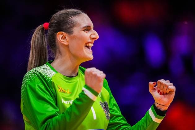 ROTTERDAM , 04-12-2025 , Rotterdam Ahoy , Womens World Championship, WM, Weltmeisterschaft Handball 2025 , match between France and Austria , picture shows Austria goalkeeper Lena Ivancok France - Austria (women)  x32342639x Copyright: