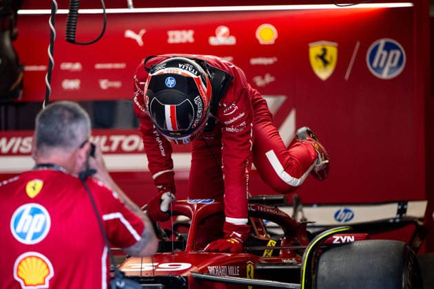 Arthur Leclerc Scuderia Ferrari HP, Monaco, substitute driver gets into his SF 25 car, UAE, Formula 1 World Championship, Abu Dhabi Grand Prix, Yas Marina Circuit, Media Day, 04 12 2025 UAE, Formula 1 World Championship, Abu Dhabi Grand Prix, Yas Marina Circuit, Media Day, 04 12 2025 Yas Marina Island Copyright: xEibner-Pressefoto Memmlerx EP_MMR