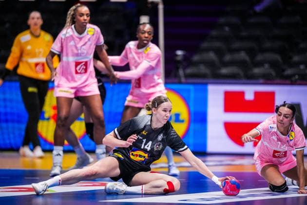 ROTTERDAM , 04-12-2025 , Rotterdam Ahoy , Womens World Championship, WM, Weltmeisterschaft Handball 2025 , match between France and Austria , picture shows Austria player Klara Schhlegel France - Austria (women)  x32342842x Copyright: