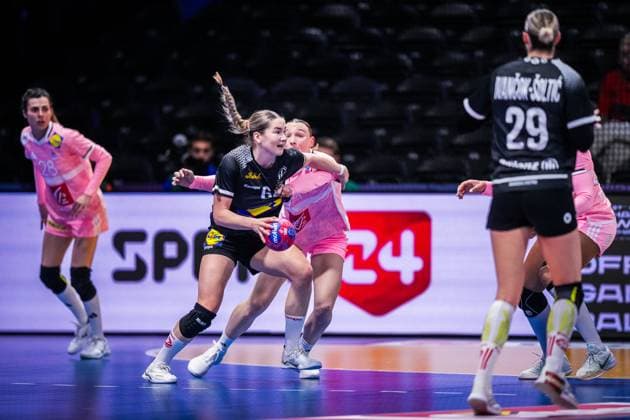 ROTTERDAM , 04-12-2025 , Rotterdam Ahoy , Womens World Championship, WM, Weltmeisterschaft Handball 2025 , match between France and Austria , picture shows Austria player Ana Pandza France - Austria (women)  x32342850x Copyright: