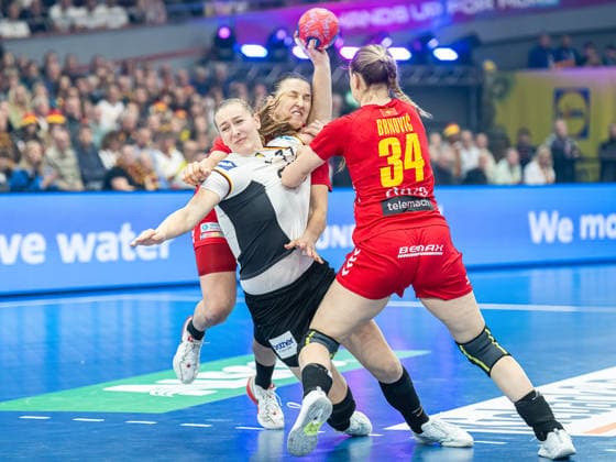 Handball, Womens World Championship, Montenegro - Germany