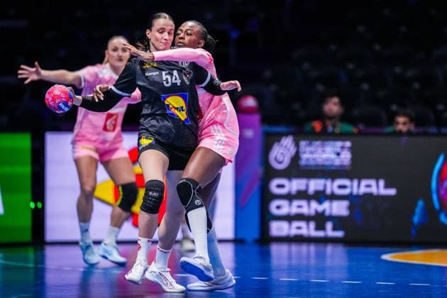 ROTTERDAM , 04-12-2025 , Rotterdam Ahoy , Womens World Championship, WM, Weltmeisterschaft Handball 2025 , match between France and Austria , picture shows Austria player Santina Sabatnig France - Austria (women)  x32342869x Copyright: