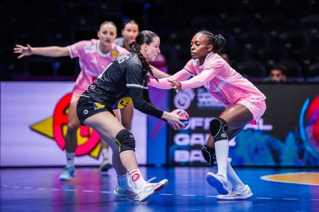 ROTTERDAM , 04-12-2025 , Rotterdam Ahoy , Womens World Championship, WM, Weltmeisterschaft Handball 2025 , match between France and Austria , picture shows Austria player Santina Sabatnig France - Austria (women)  x32342877x Copyright: