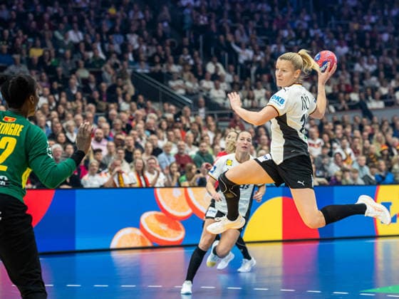 Antje Doell Germany, 29 on pace counterattack, Montenegro vs Germany, Handball, World Championship, Women, 2025 2026 season, 04 12 2025, Montenegro vs Germany, Handball, World Championship, Women, 2025 2026 season, 04 12 2025 Dortmund Copyright: xEibner-Pressefoto MichaelxSchmidx EP_MST