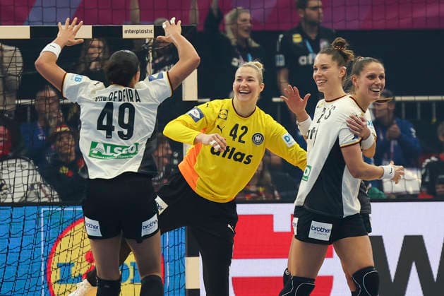 GER, Dortmund, 27th Wommens World Championship 2025, Main Round Main Round, Group Group II, 2 Round Round Montenegro MNE vs Germany GER 04 12 2025, Westfalenhalle, Dortmund, GER, Dortmund, 27th Wommens World Championship 2025, Main Round Main Round, Group Group II, 2 Round Round Montenegro MNE vs Germany Germany GER , in the picture Katharina Filter goalkeeper Ger 42 , is happy about a goal she scored herself with Xenia Smits Ger 11 , Emily Vogel Ger 20 , AimÃ e von Pereira Ger 49 , nordphotoxGmbHx xMeuter nph00351