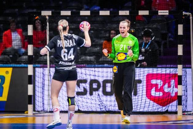 ROTTERDAM , 04-12-2025 , Rotterdam Ahoy , Womens World Championship, WM, Weltmeisterschaft Handball 2025 , match between France and Austria , picture shows Austria goalkeeper Antonija Mamic France - Austria (women)  x32343014x Copyright: