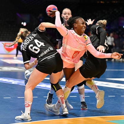 2025.12.04 Rotterdam pilka reczna kobiet Mistrzostwa Swiata Francja - Austria N z Onacia Ondono Foto Lukasz Laskowski PressFocus 2025.12.04 Rotterdam IHF WomenÕs Handball World Championship, WM, Weltmeisterschaft France v Austria Onacia Ondono Credit: Lukasz Laskowski PressFocus NEWSPIX.PL --- newspix.pl 