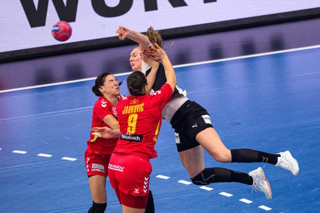 DORTMUND, GERMANY - 4 DECEMBER, 2025: - Women s Handball World Championship, WM, Weltmeisterschaft 2025 Montenegro vs Germany at Westfallenhalle.  Copyright: xVitaliixKliuievx