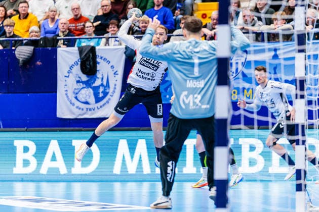 v l Simon Pytlick SG Flensburg Handewitt, 02 , Constantin Moestl TBV Lemgo Lippe, 01 GER, TBV Lemgo Lippe vs SG Flensburg Handewitt, Handball, 1 Bundesliga, Matchday 15, Season 2025 2026, 04 12 2025 GER, TBV Lemgo Lippe vs SG Flensburg Handewitt, Handball, 1 Bundesliga, Matchday 15, Season 2025 2026, 04 12 2025 Lemgo Copyright: xEibner-Pressefoto JanxRollingerx EP_JSK
