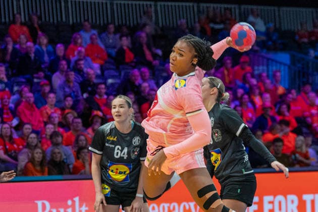 2025-12-04 France vs Austria ROTTERDAM, NETHERLANDS - DECEMBER 4: Pauletta Foppa of France during the IHF Worldchampionship 2025 match for women, between France and Austria at Ahoy on December 4, 2025 in Rotterdam, Netherlands. Rotterdam Ahoy Netherlands Content not available for redistribution in The Netherlands directly or indirectly through any third parties. Copyright: xHenkxSeppenx