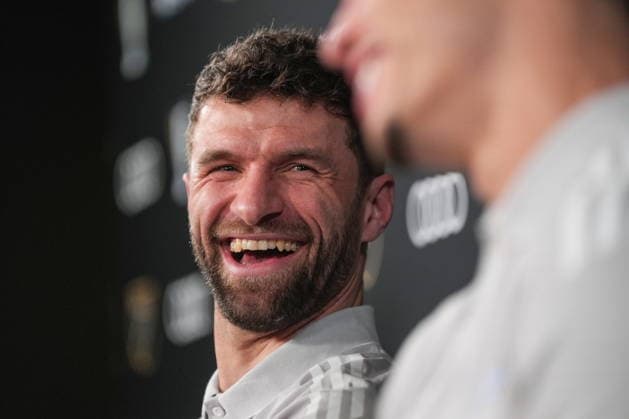 December 4, 2025, Fort Lauderdale, Fl, UNITED STATES: Vancouver Whitecaps Thomas Muller laughs during a news conference with Sebastian Berhalter, front right, ahead of the MLS, Fussball Herren, USA Cup final soccer match, in Fort Lauderdale, Fla., Thursday, Dec. 4, 2025. Canada News - December 4, 2025 - ZUMAc35_ 20251204_zaf_c35_032 Copyright: xDarrylxDyckx
