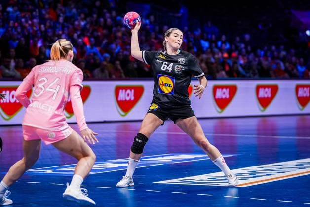 ROTTERDAM , 04-12-2025 , Rotterdam Ahoy , Womens World Championship, WM, Weltmeisterschaft Handball 2025 , match between France and Austria , picture shows Austria player Ana Pandza France - Austria (women)  x32343167x Copyright: