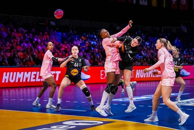 ROTTERDAM , 04-12-2025 , Rotterdam Ahoy , Womens World Championship, WM, Weltmeisterschaft Handball 2025 , match between France and Austria , picture shows Austria player Ines Ivancok-Soltic France - Austria (women)  x32343169x Copyright: