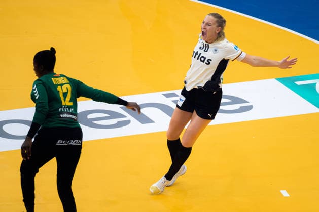 Handball, Womens World Championship, Main Round Montenegro Germany from left Armelle Attingre Montenegro , Jenny Behrend Germany Cheers Joy Emotion Goal celebration Goalscorer Dortmund Westfalenhalle Nordrhein Westfalen Germany
